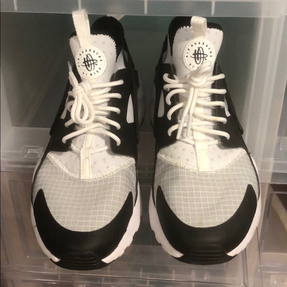 Huarache black and white!